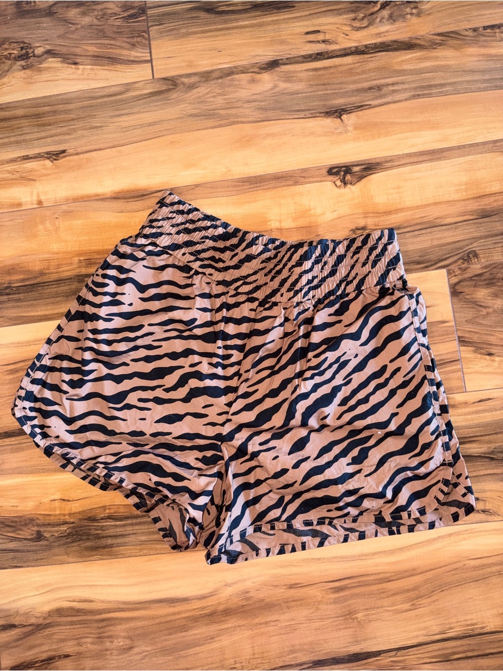 Everlane Tiger-Print Elastic Waist Shorts - Tan/Black